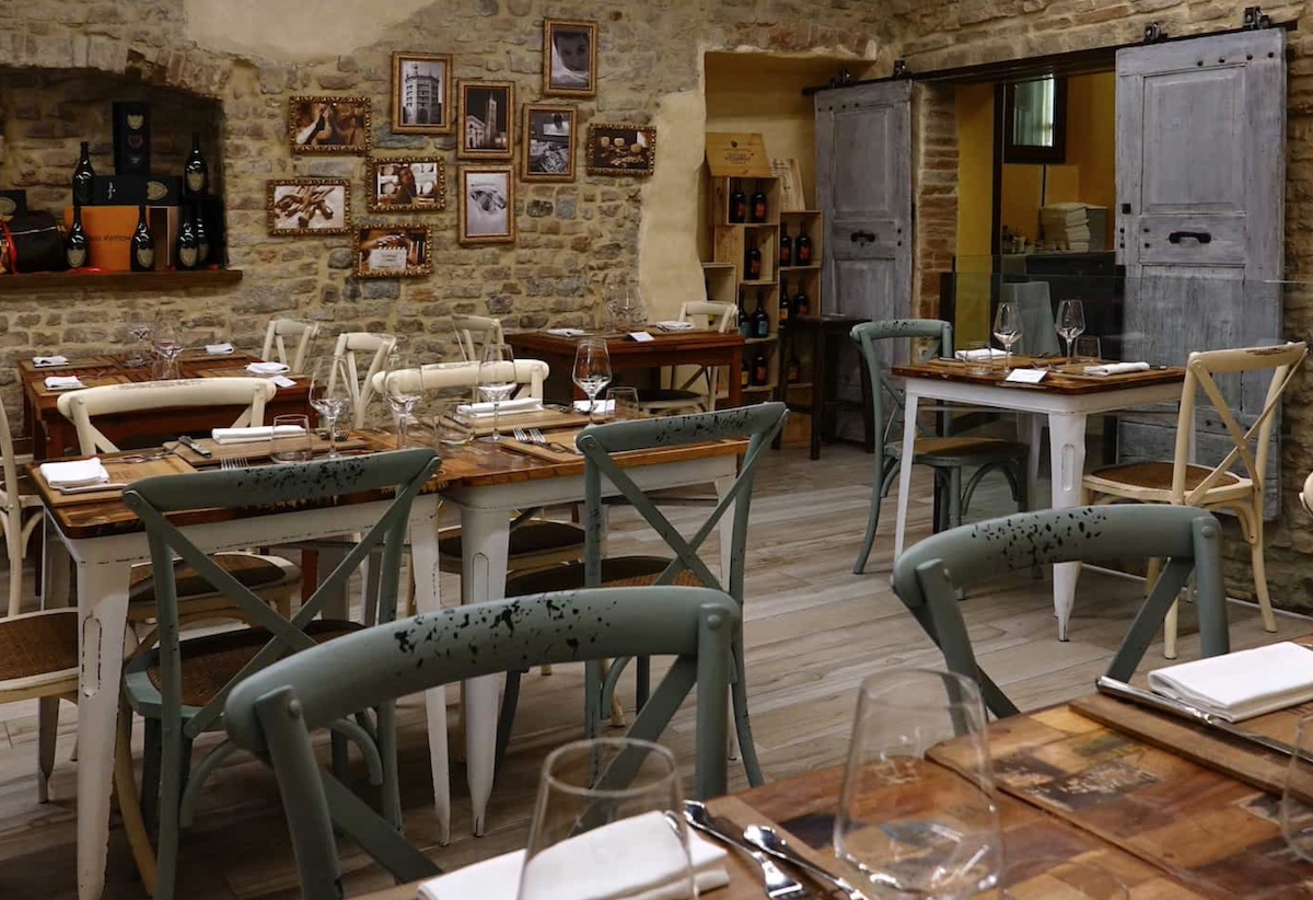 Trattoria Salumeria Sorelle Picchi l'interno